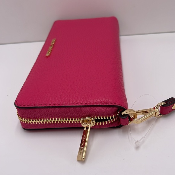 MICHAEL KORS
Leather Continental Wristlet Phone Case Wallet
Electric Pink
NWT - Picture 7 of 16
